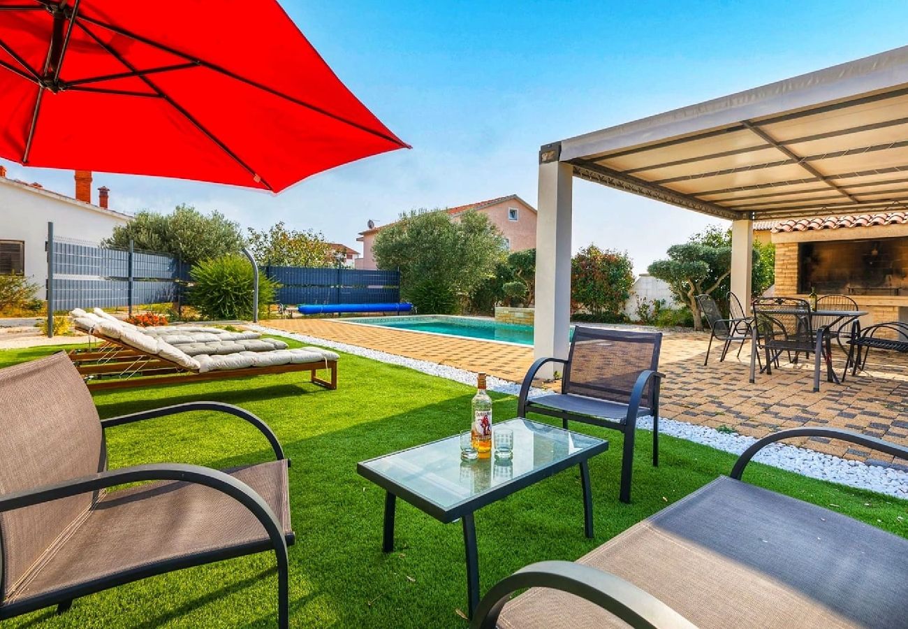 Ferienhaus in Galižana - Villa Sunshine mit privatem beheiztem Pool