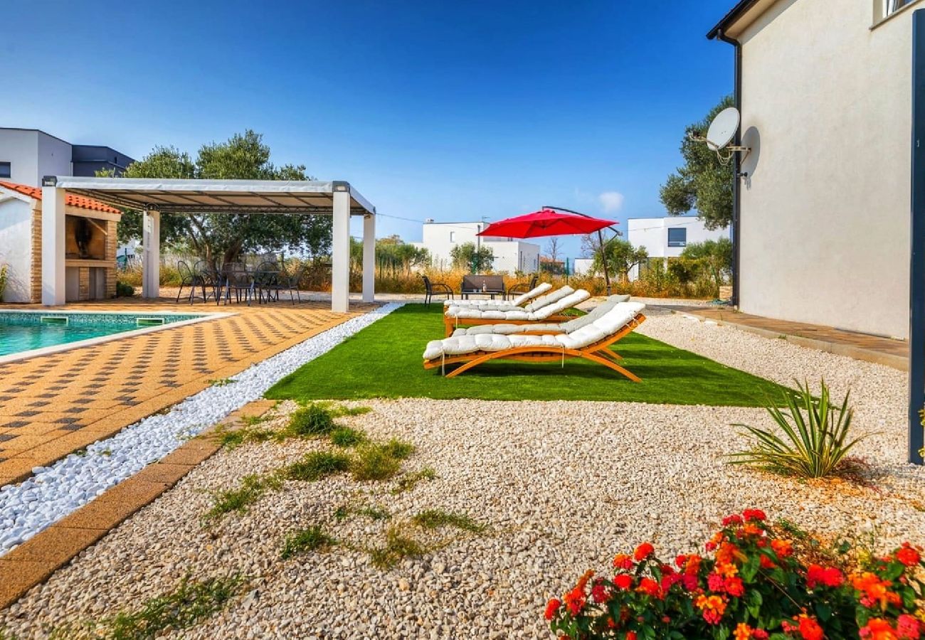 Ferienhaus in Galižana - Villa Sunshine mit privatem beheiztem Pool