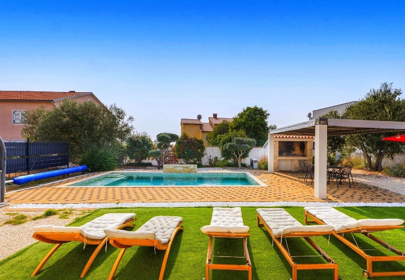 Ferienhaus in Galižana - Villa Sunshine mit privatem beheiztem Pool