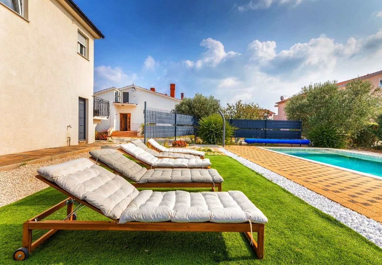 Ferienhaus in Galižana - Villa Sunshine mit privatem beheiztem Pool