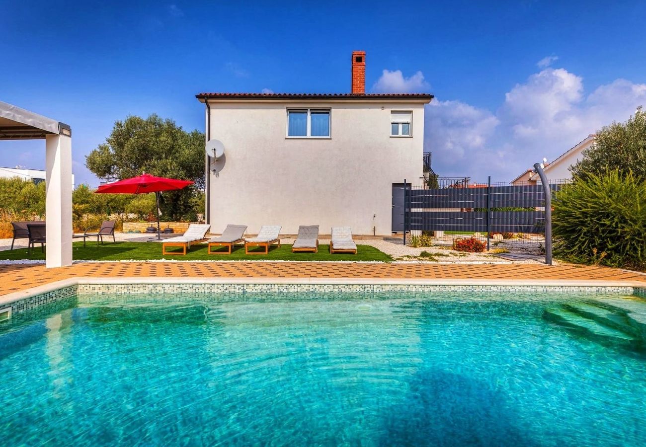 Ferienhaus in Galižana - Villa Sunshine mit privatem beheiztem Pool