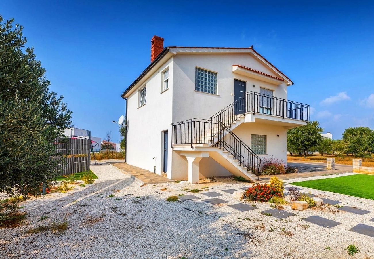 Ferienhaus in Galižana - Villa Sunshine mit privatem beheiztem Pool