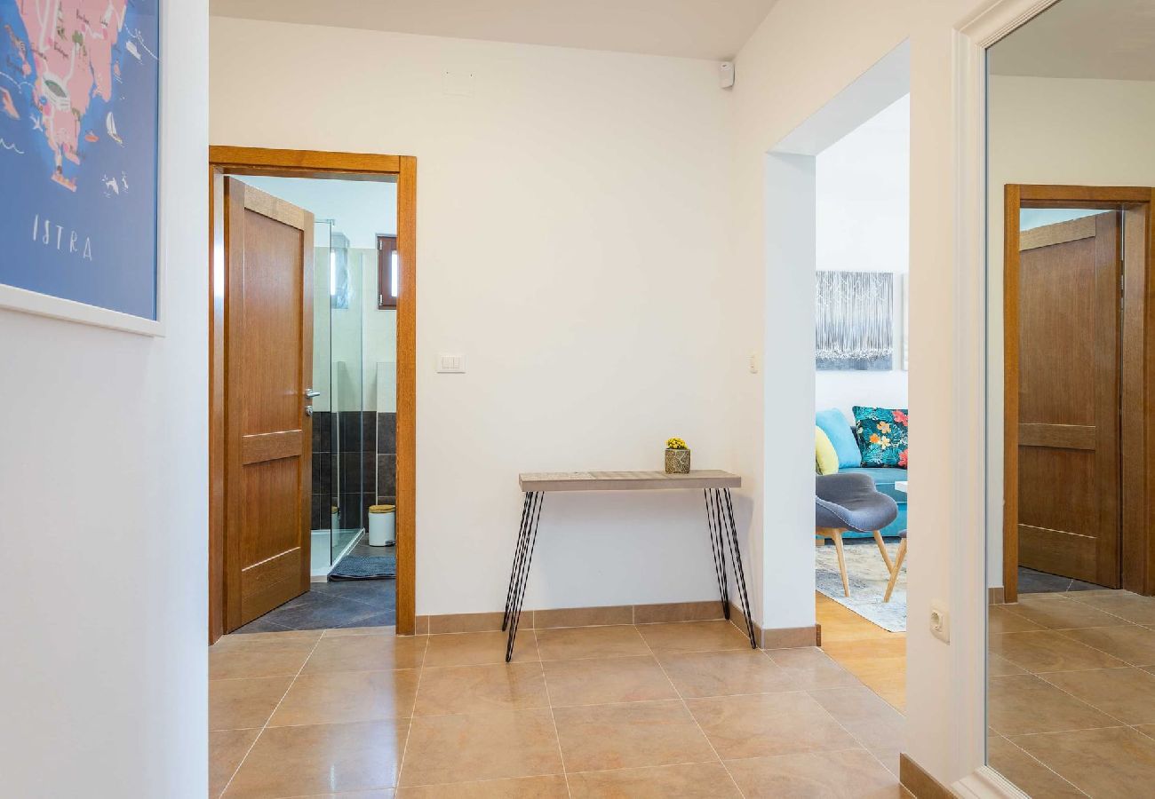 Ferienwohnung in Ližnjan - Modernes FeWo, Pool, Terrasse – Cesare 1