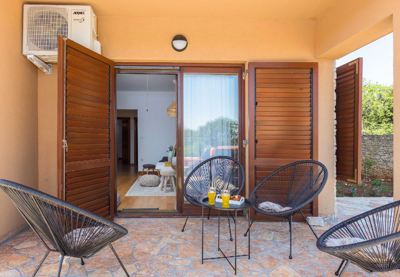 Ferienwohnung in Ližnjan - Modernes FeWo, Pool, Terrasse – Cesare 1