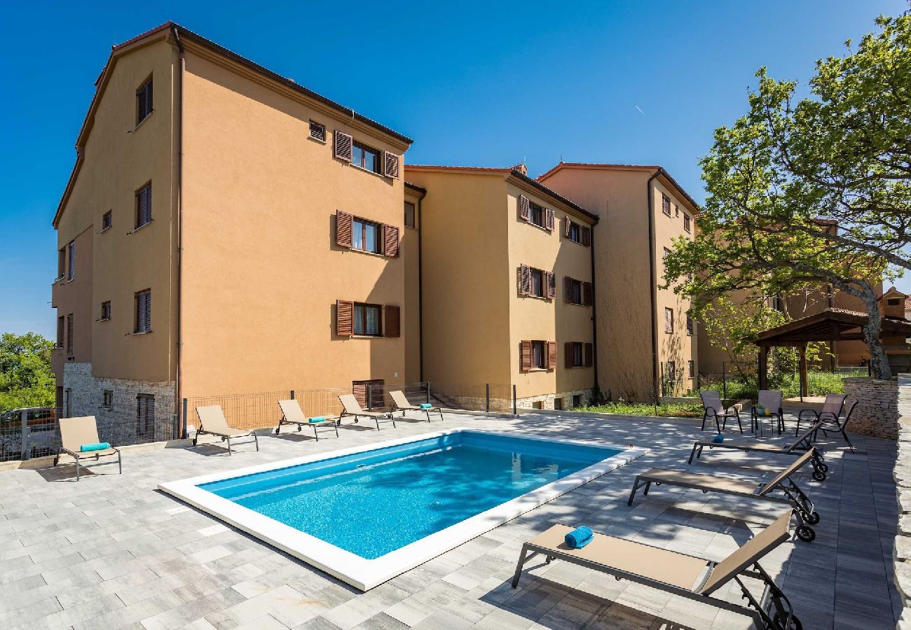 Ferienwohnung in Ližnjan - Modernes FeWo, Pool, Terrasse – Cesare 1