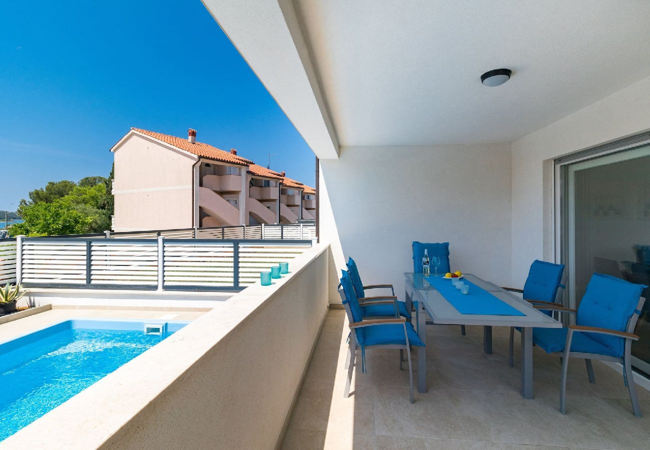 Ferienwohnung in Medulin - Pool-Apartment Sax mit Meerblick (privater Pool)