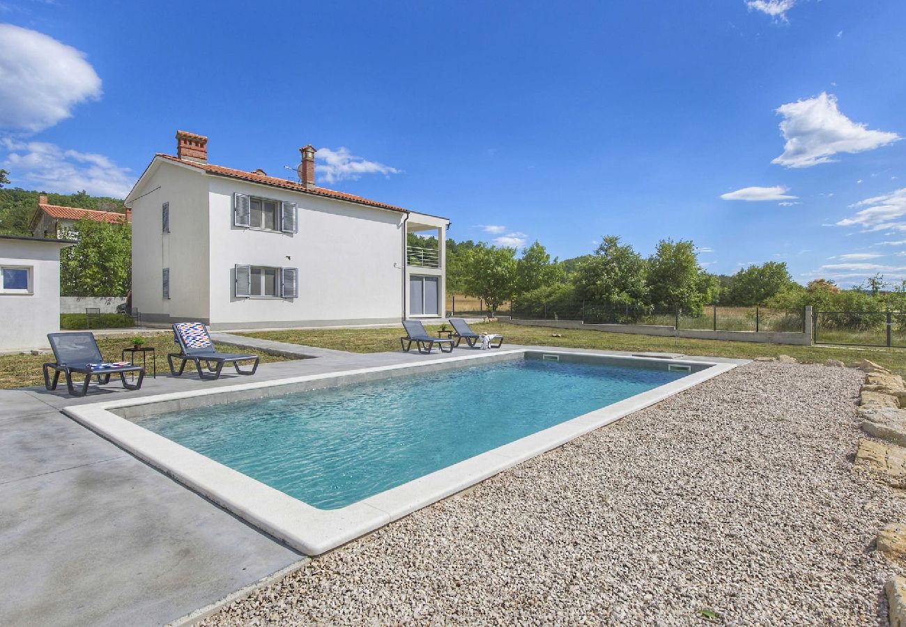 Ferienwohnung in Ripenda Verbanci - Pool mit schöne Blick auf die Natur – FeWo Mirna