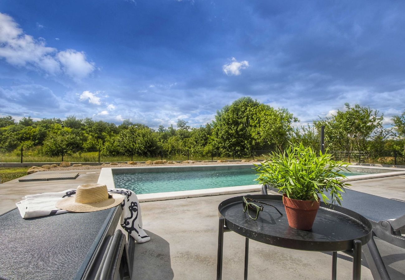 Ferienwohnung in Ripenda Verbanci - Pool mit schöne Blick auf die Natur – FeWo Mirna