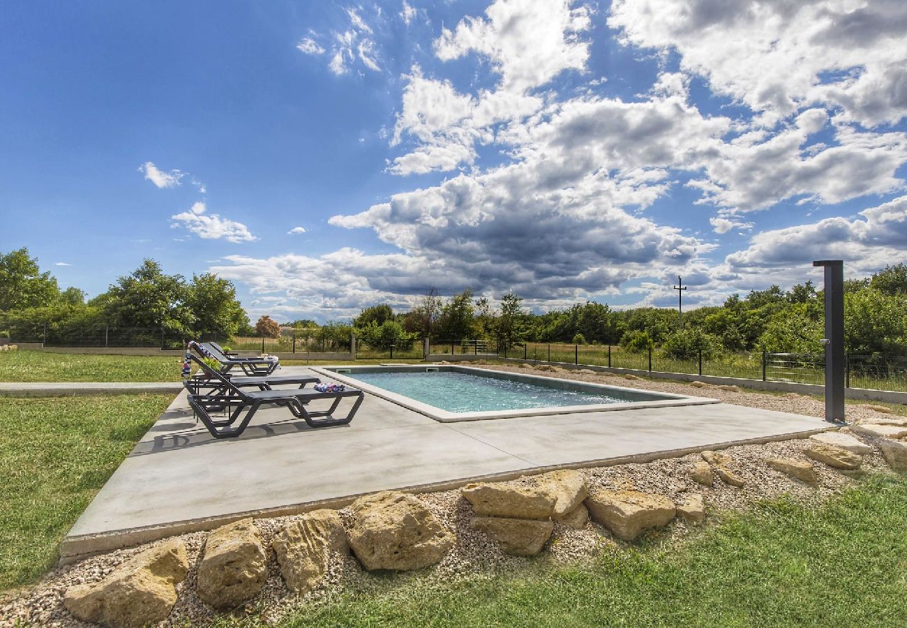 Ferienwohnung in Ripenda Verbanci - Pool mit schöne Blick auf die Natur – FeWo Mirna