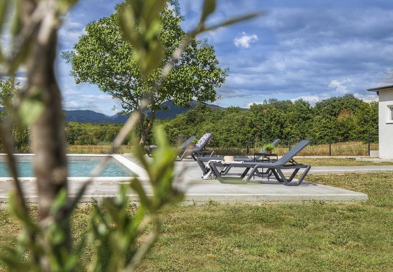 Ferienwohnung in Ripenda Verbanci - Pool mit schöne Blick auf die Natur – FeWo Mirna