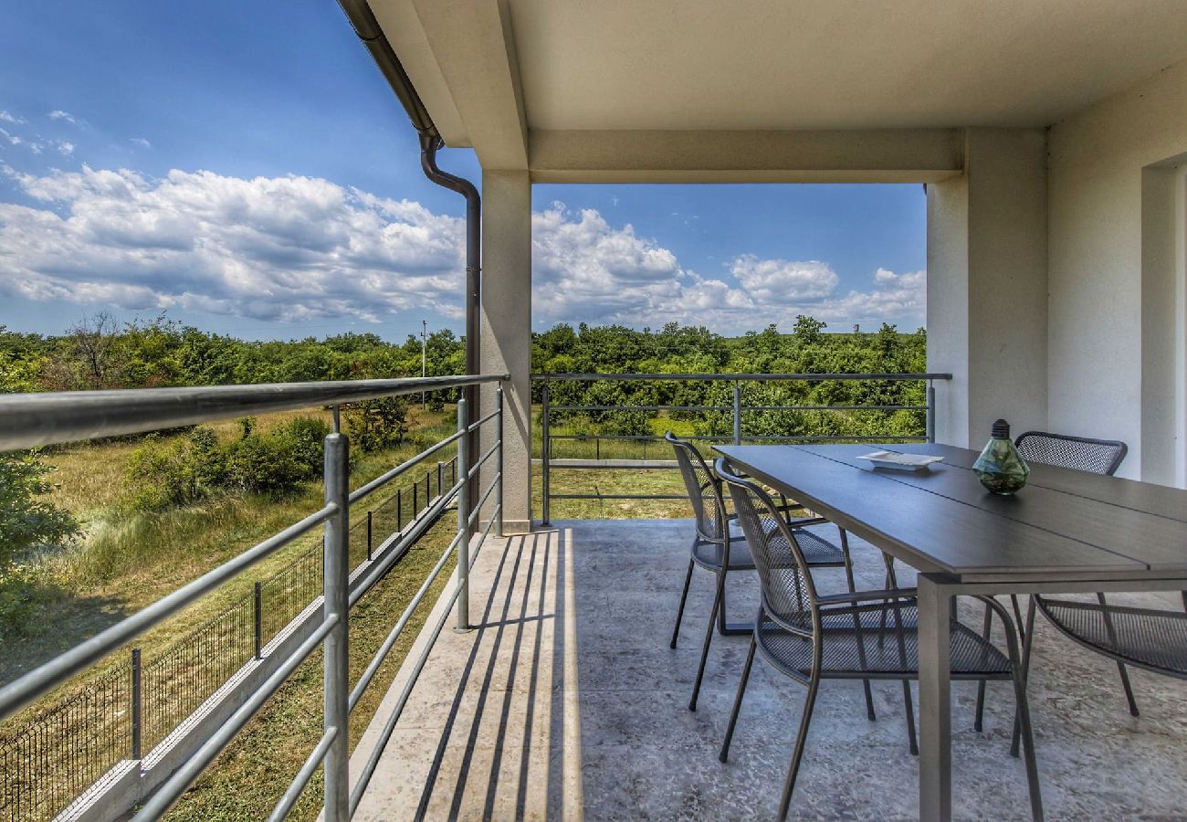 Ferienwohnung in Ripenda Verbanci - Pool mit schöne Blick auf die Natur – FeWo Mirna