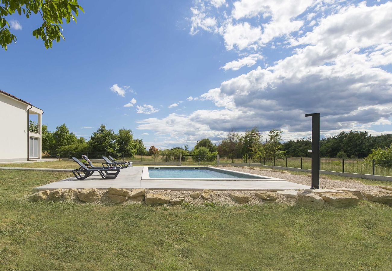 Ferienwohnung in Ripenda Verbanci - Pool mit schöne Blick auf die Natur – FeWo Mirna