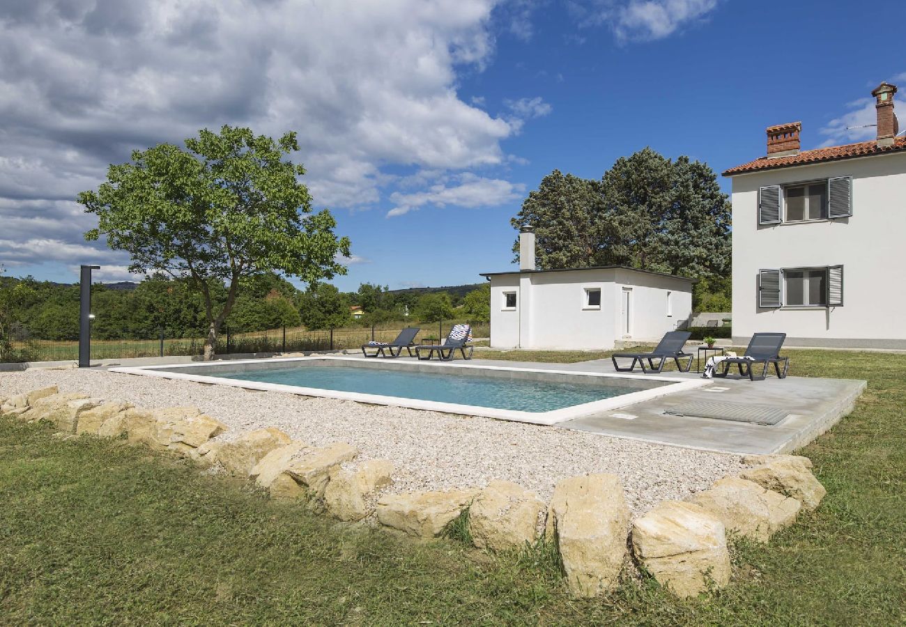 Ferienwohnung in Ripenda Verbanci - Pool mit schöne Blick auf die Natur – FeWo Mirna