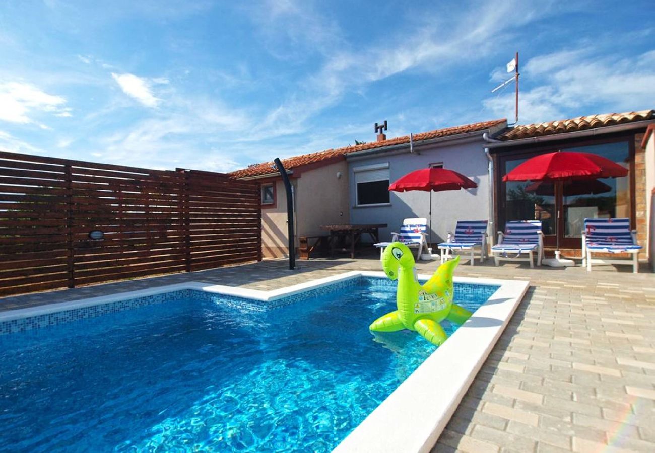 Ferienhaus in Pula -  Ferienhaus Mario mit privatem Pool