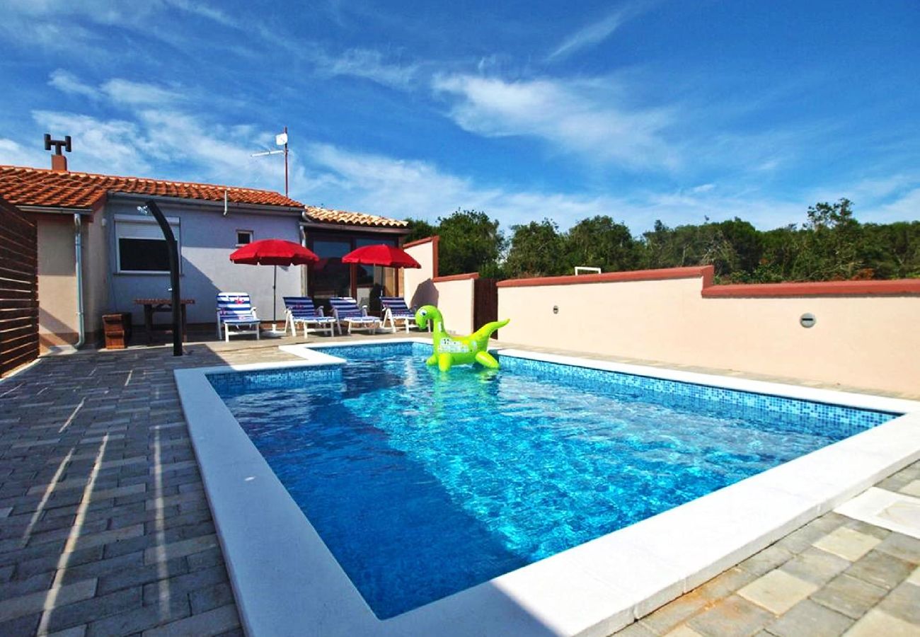 Ferienhaus in Pula -  Ferienhaus Mario mit privatem Pool