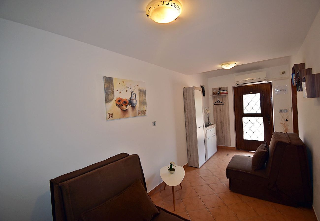 Ferienwohnung in Pula - Apartment Denis mit Terrasse und schönem Garten