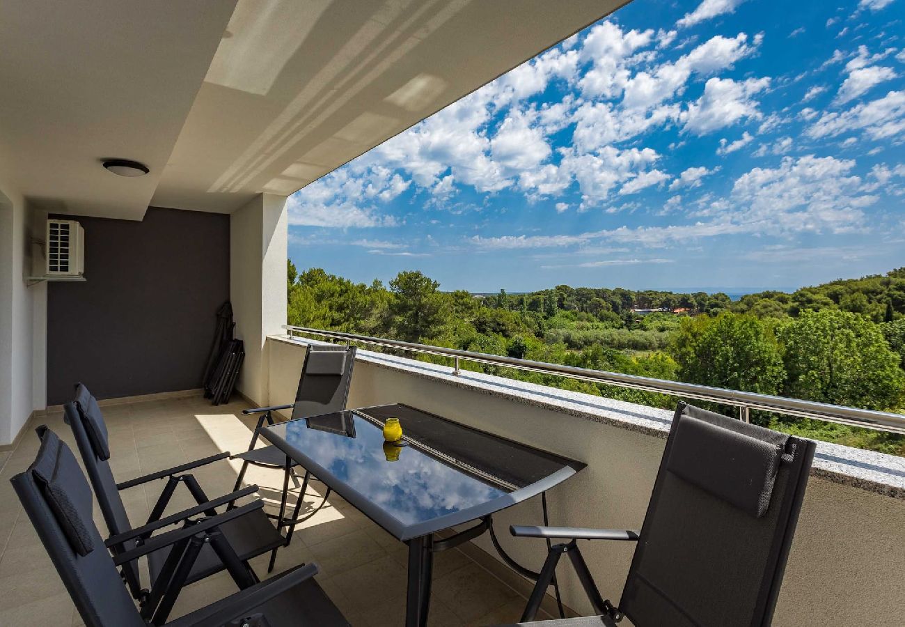 Ferienwohnung in Premantura - Villa Frida - Apartment Lavender with Balcony