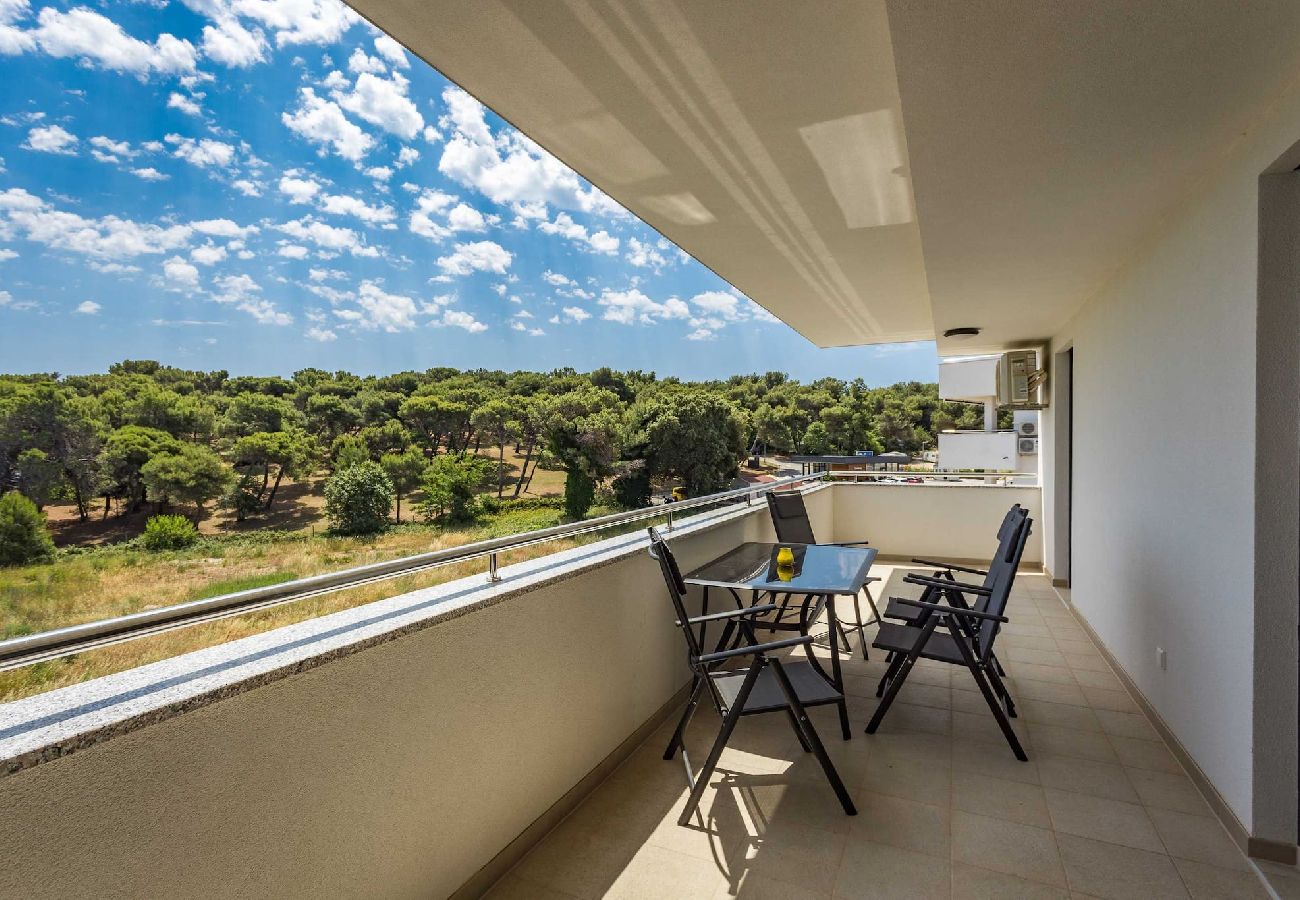 Ferienwohnung in Premantura - Villa Frida - Apartment Lavender with Balcony