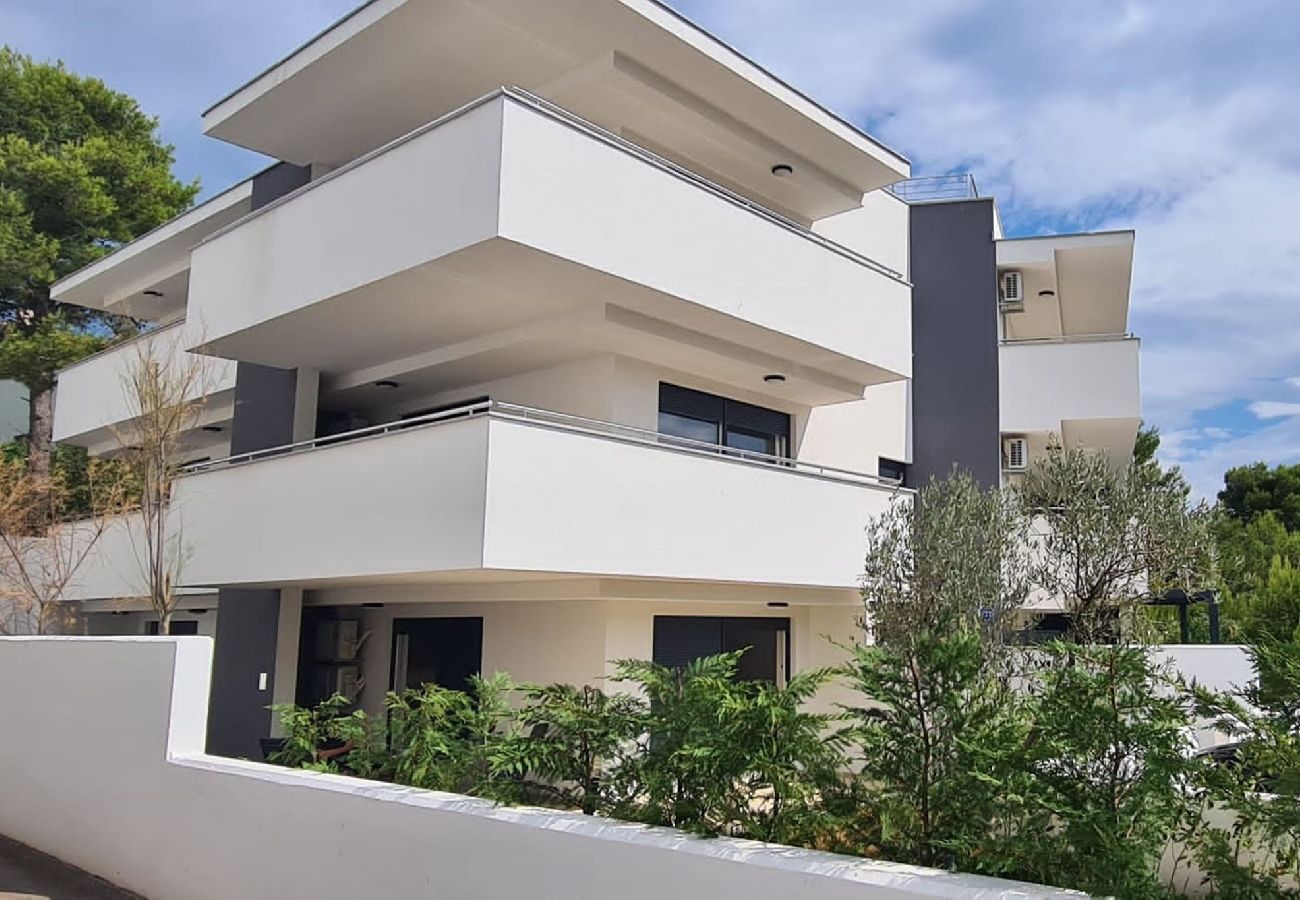 Ferienwohnung in Premantura - Villa Frida - Apartment Lavender with Balcony