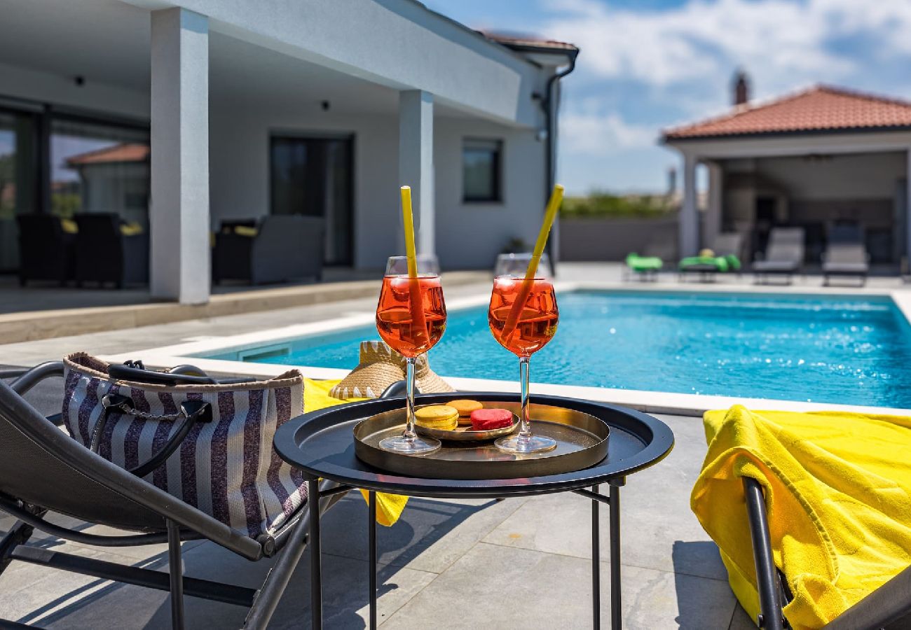 Villa in Pula - Villa Speranza mit privatem beleuchtetem Pool