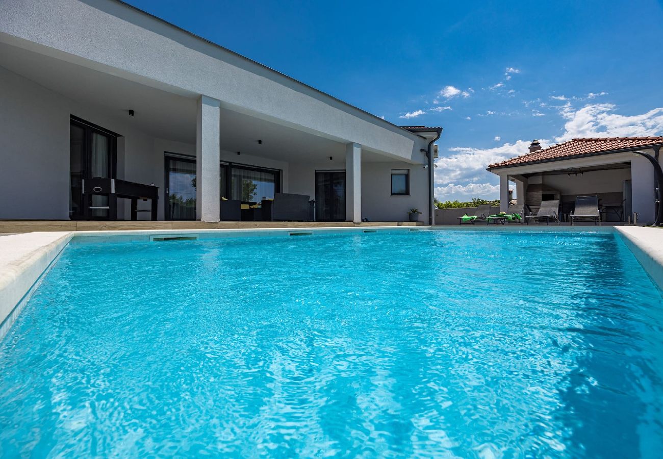 Villa in Pula - Villa Speranza mit privatem beleuchtetem Pool