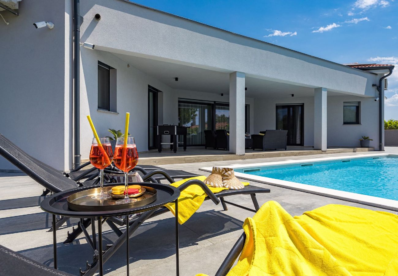 Villa in Pula - Villa Speranza mit privatem beleuchtetem Pool