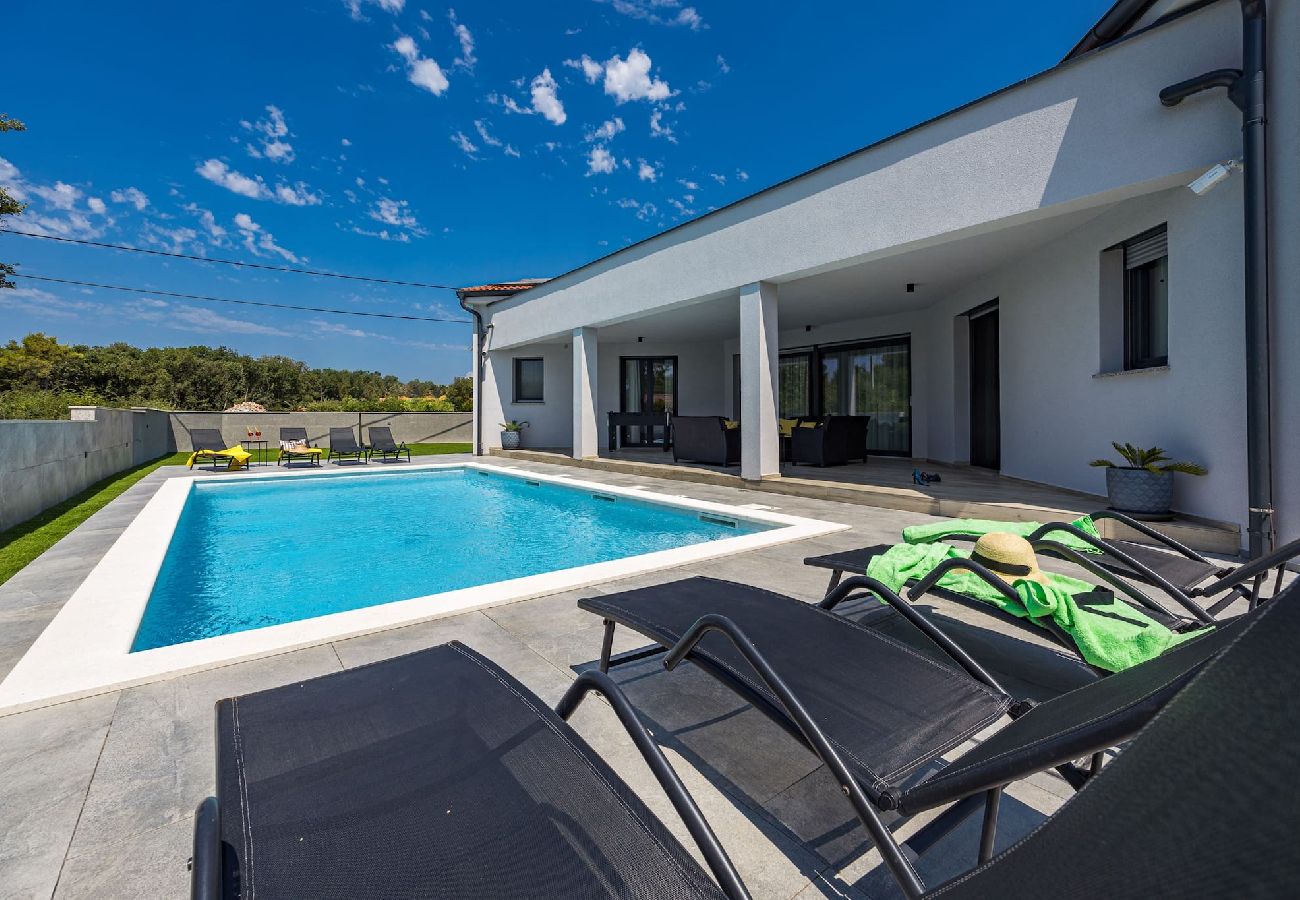 Villa in Pula - Villa Speranza mit privatem beleuchtetem Pool