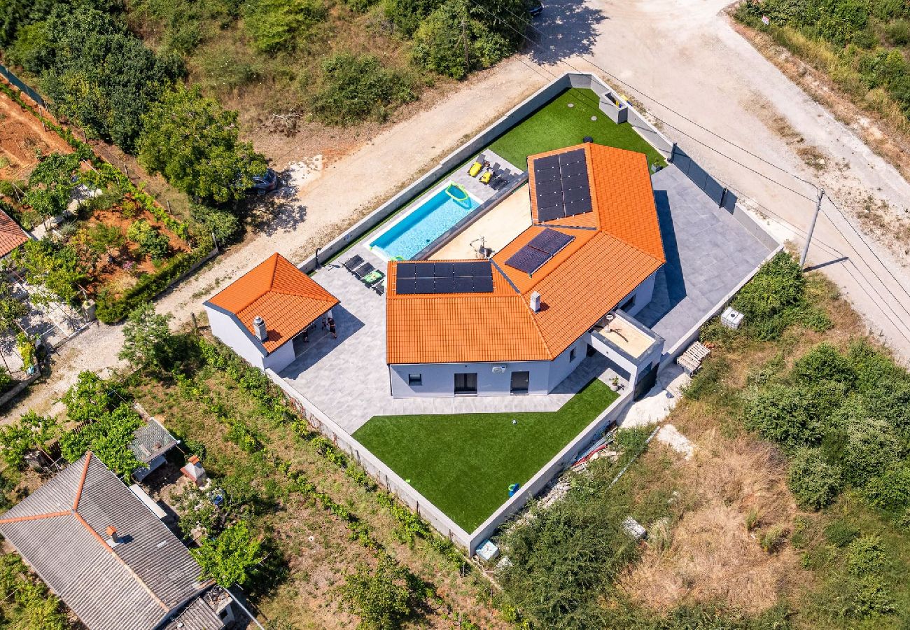 Villa in Pula - Villa Speranza mit privatem beleuchtetem Pool