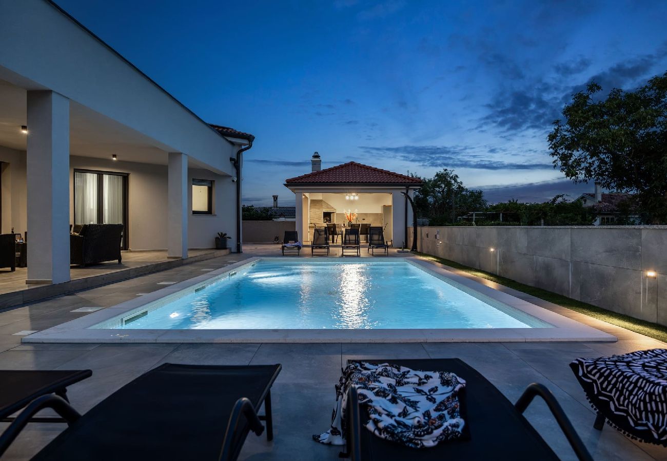 Villa in Pula - Villa Speranza mit privatem beleuchtetem Pool