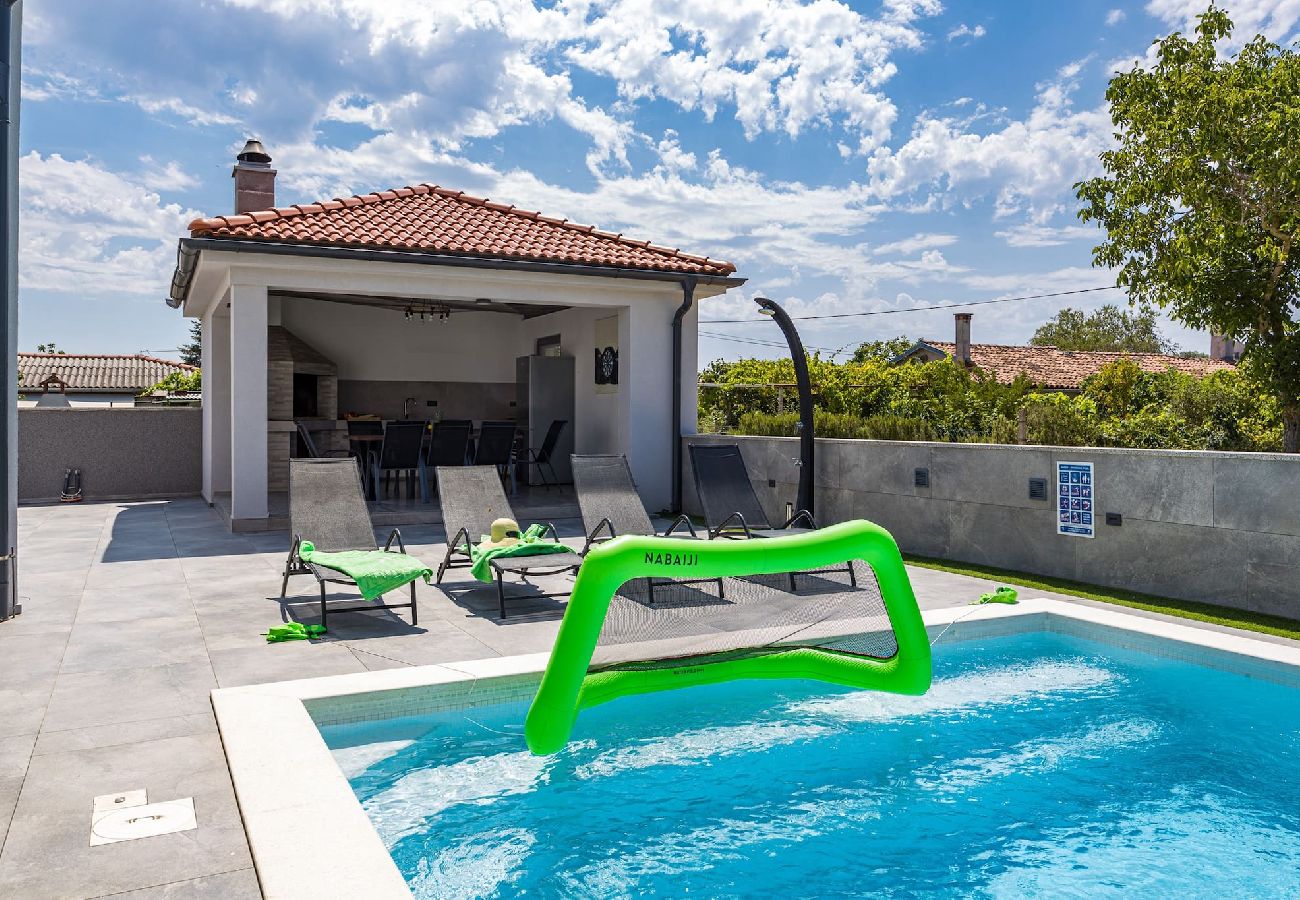 Villa in Pula - Villa Speranza mit privatem beleuchtetem Pool