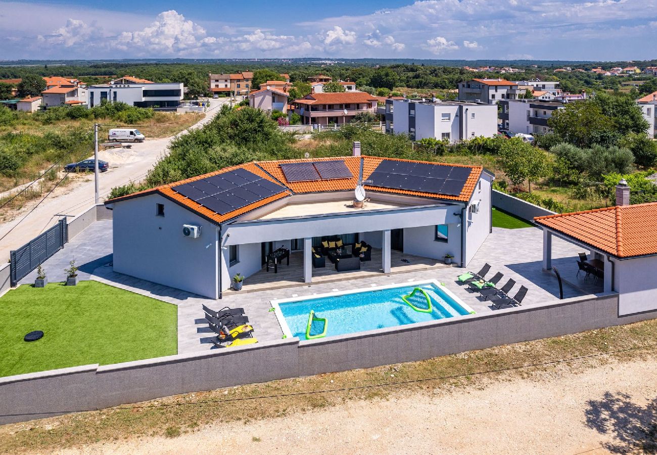 Villa in Pula - Villa Speranza mit privatem beleuchtetem Pool