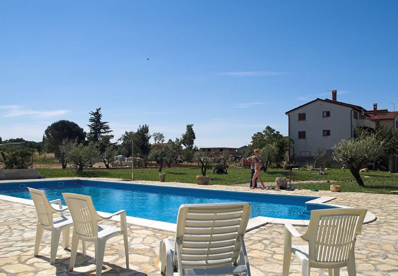 Ferienwohnung in Fažana - Marceta Apartment 1 - Pool und großer Garten