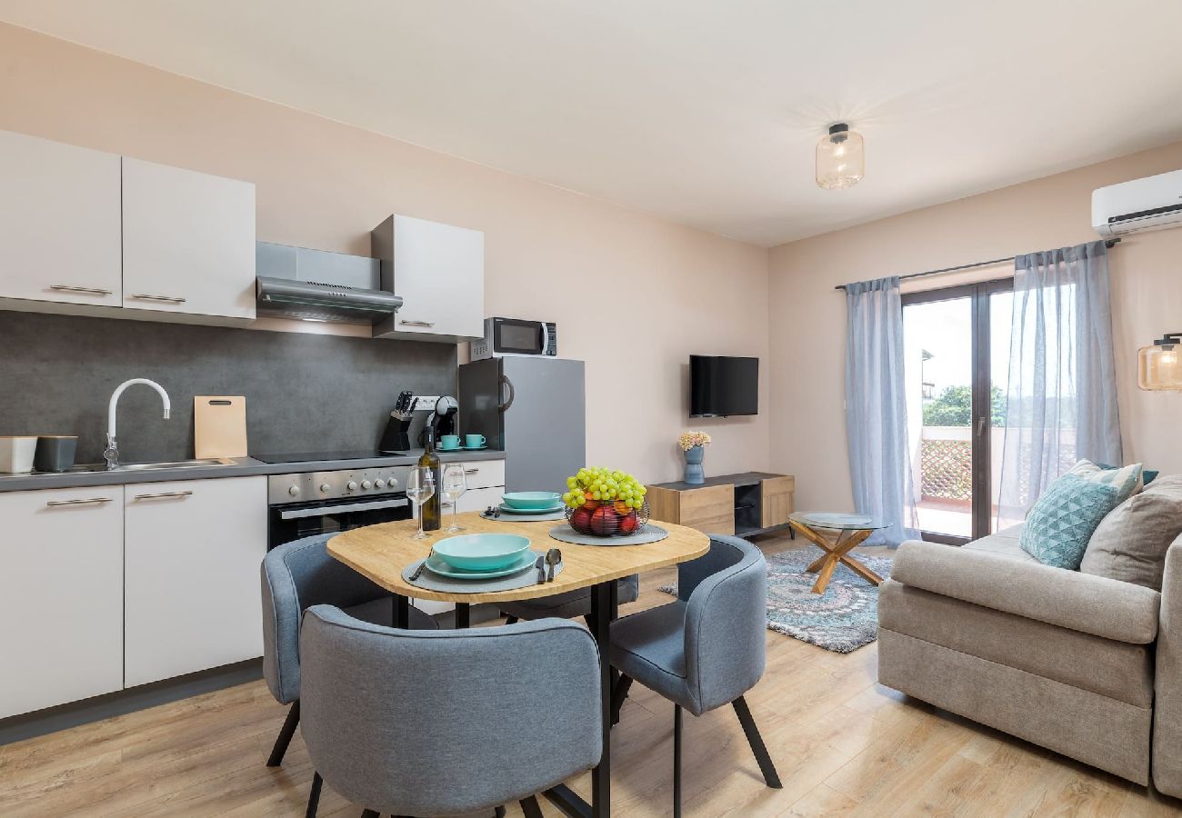 Ferienwohnung in Fažana - Marceta Apartment 1 - Pool und großer Garten