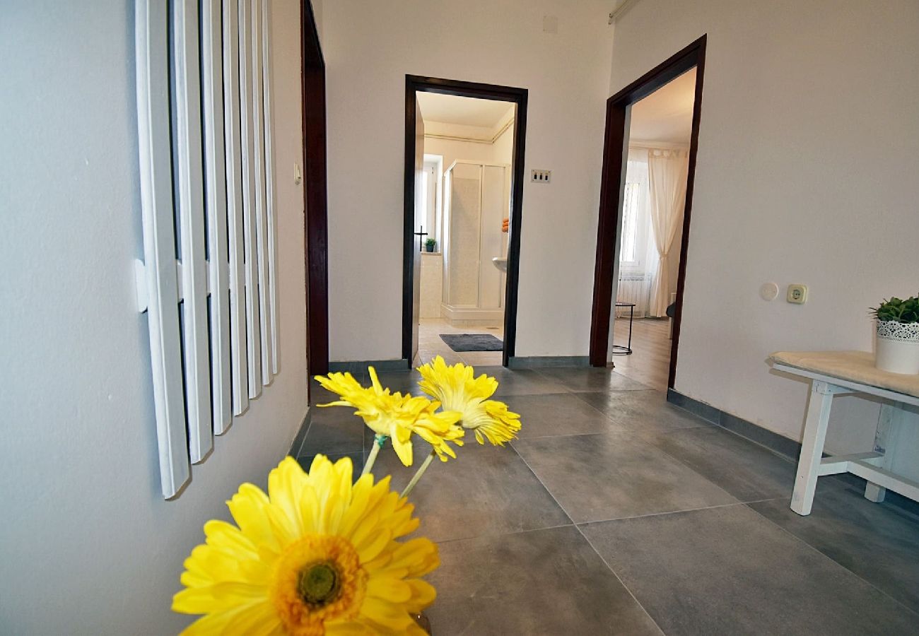 Ferienwohnung in Fažana - Flower Garden by M&A - Lovely Apartment (A) 