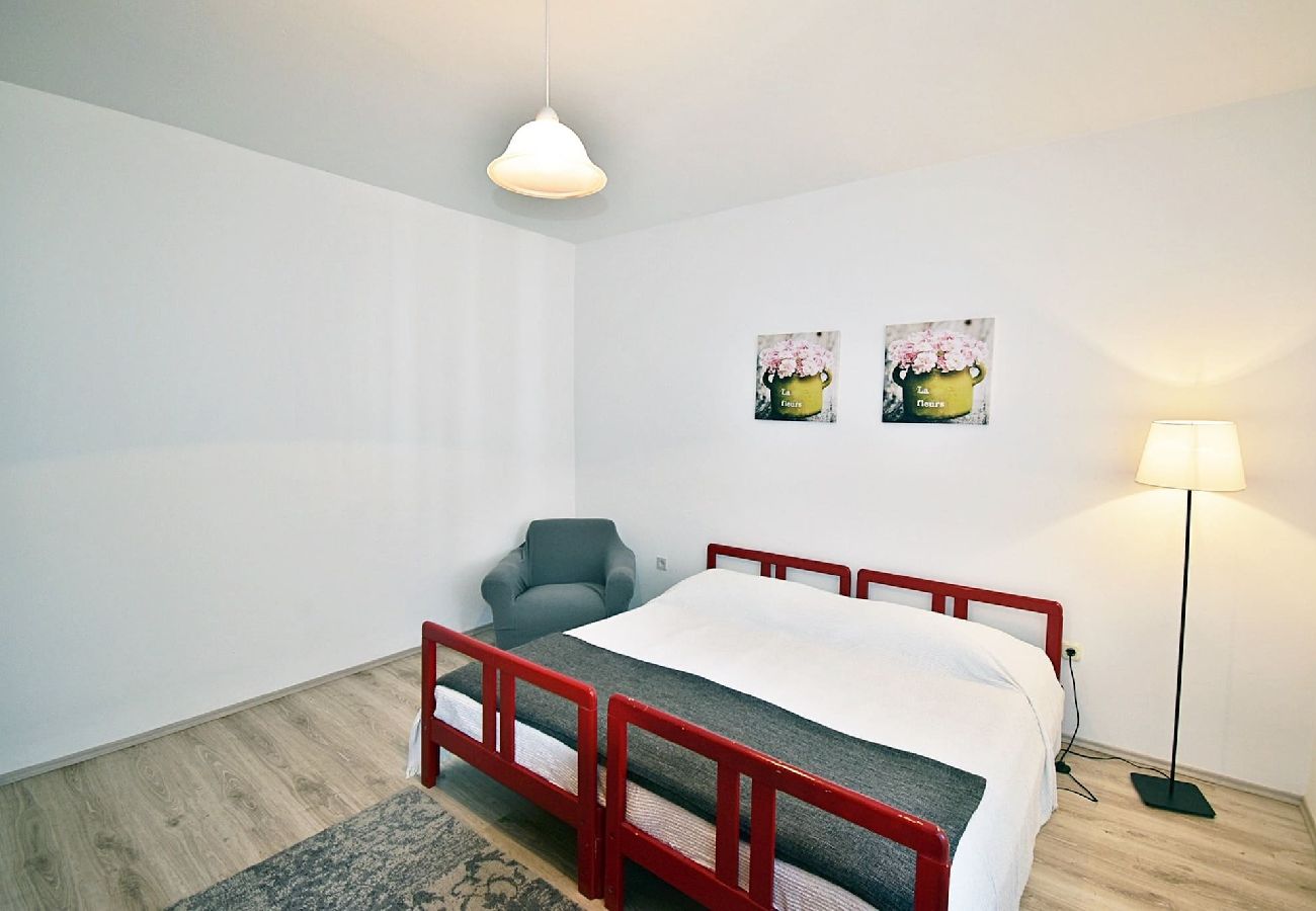 Ferienwohnung in Fažana - Flower Garden by M&A - Lovely Apartment (A) 