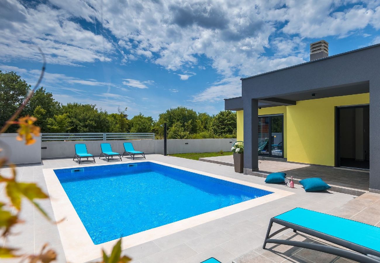 Ferienhaus in Pula - Holiday Home Ines with Private Pool 