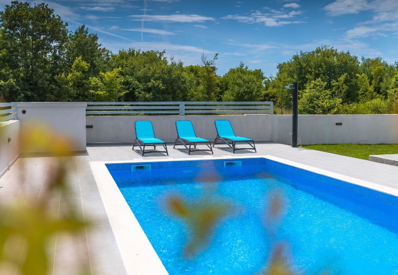 Ferienhaus in Pula - Holiday Home Ines with Private Pool 