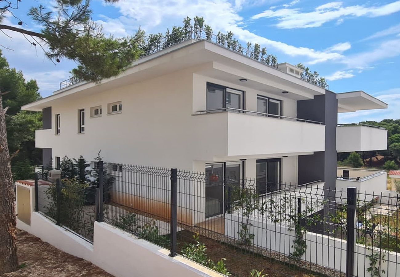 Ferienwohnung in Premantura - Villa Frida - Apartment Olive mit Terasse