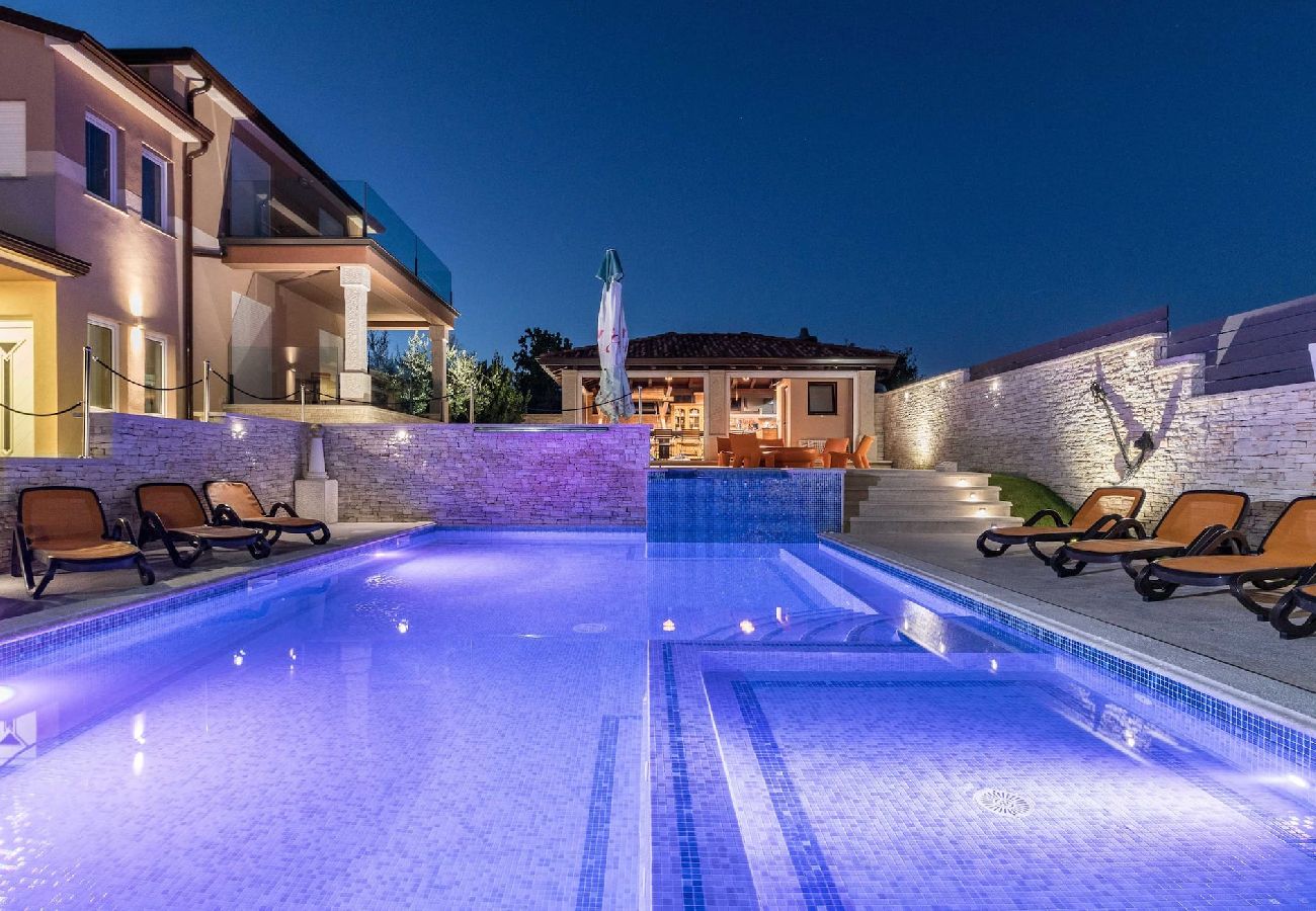 Villa in Valtura - IstraKamen - Pool, Jacuzzi, Basketball & Volleyball