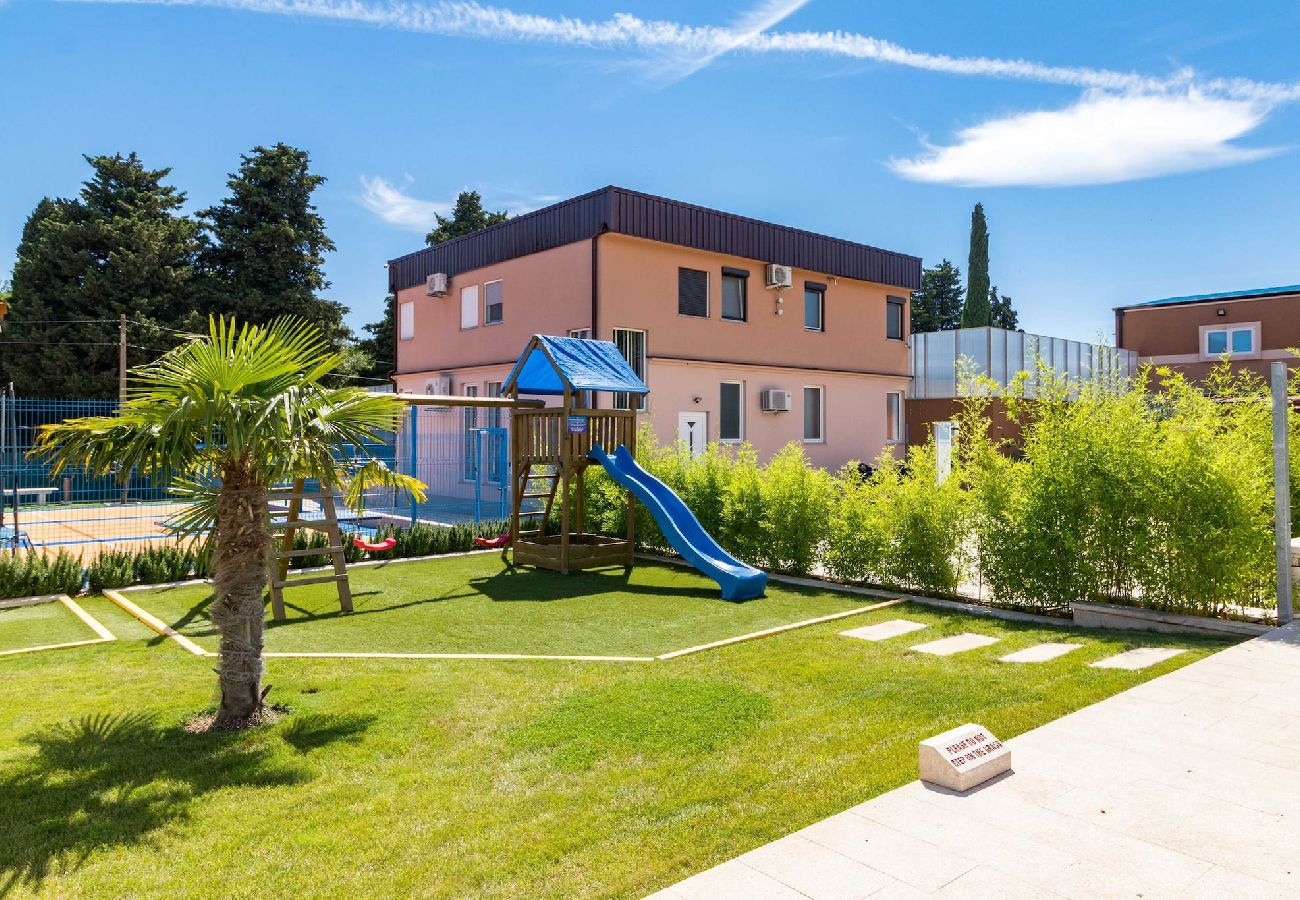 Villa in Valtura - IstraKamen - Pool, Jacuzzi, Basketball & Volleyball