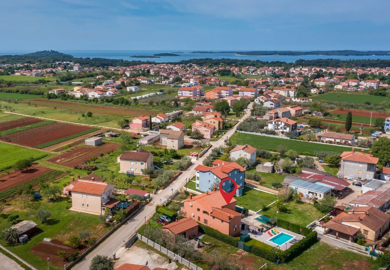 Ferienhaus in Fažana - Ferienhaus Dori mit Pool und großem Garten