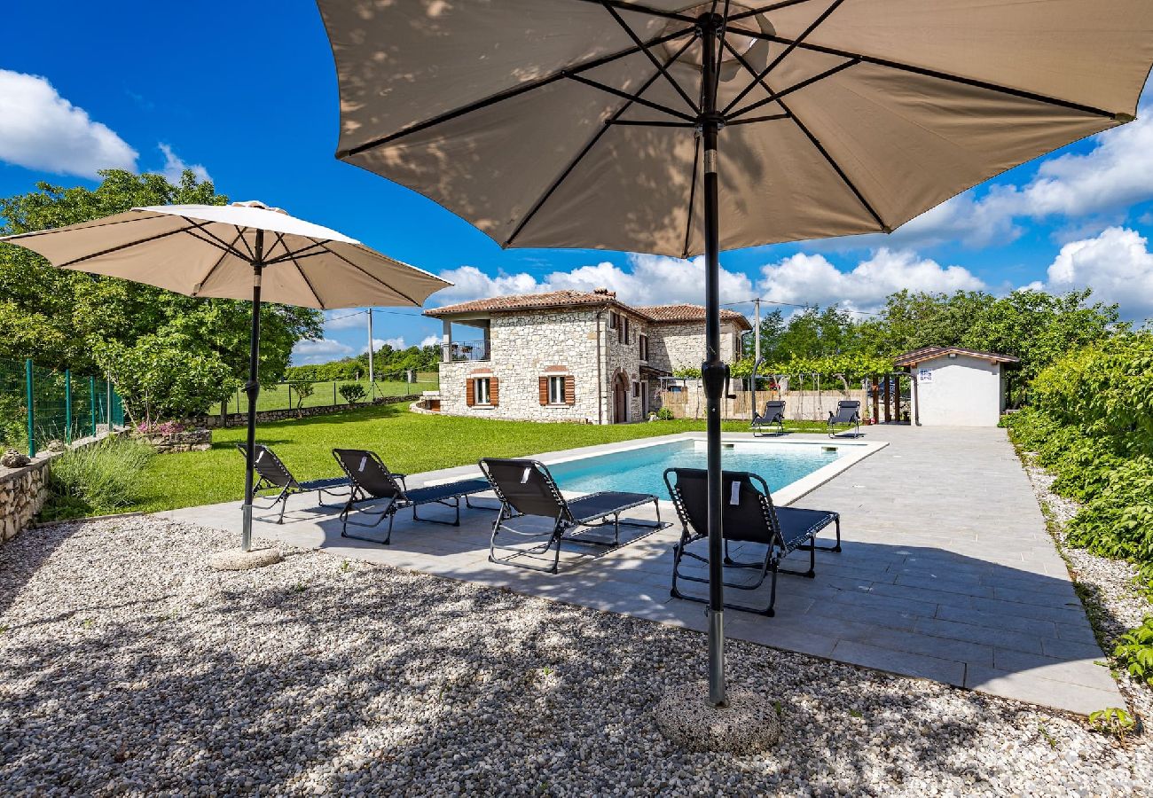 Villa in Nedešcina - Villa Katarina - Altes Steinhaus mit privatem Pool