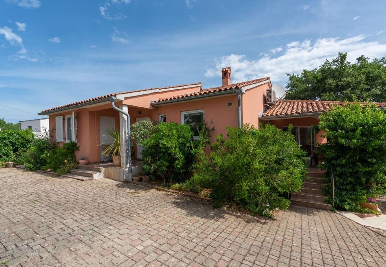 Villa in Vintijan - Villa Vintiana – Privater Pool, sechs Schlafzimmer