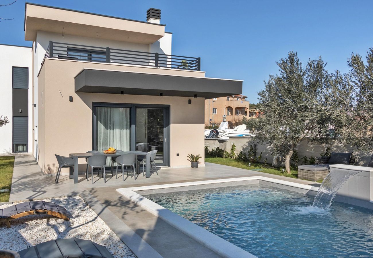 Villa in Premantura - Villa M mit privatem Pool