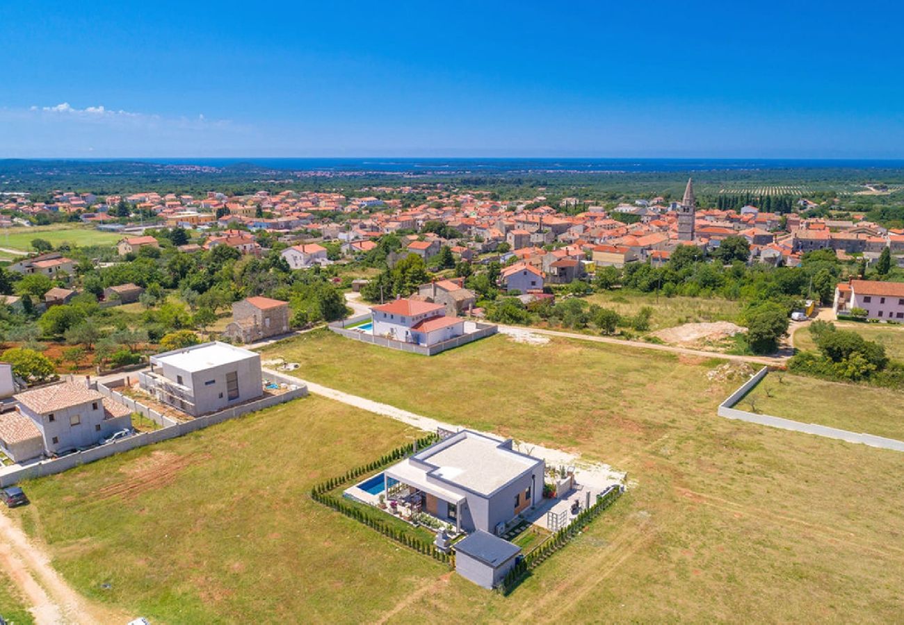 Ferienhaus in Galižana - Villa Lily - Privater Pool, schöner Garten