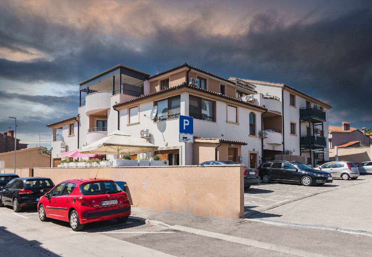 Ferienwohnung in Pula - Hübsche Stadt FeWo mit Terrasse – Tania