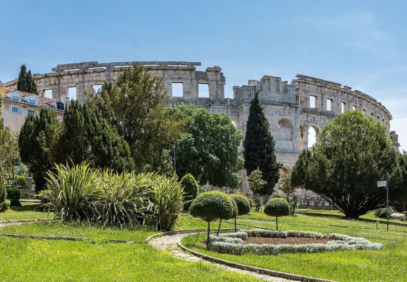 Ferienwohnung in Pula - Hübsche Stadt FeWo mit Terrasse – Tania