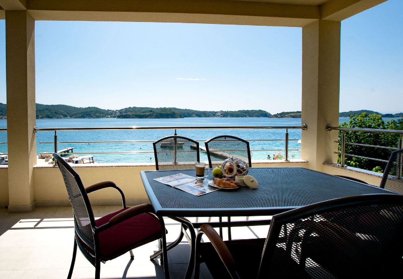 Ferienwohnung in Supetarska Draga - Apartment Golden Sun mit Meerblick