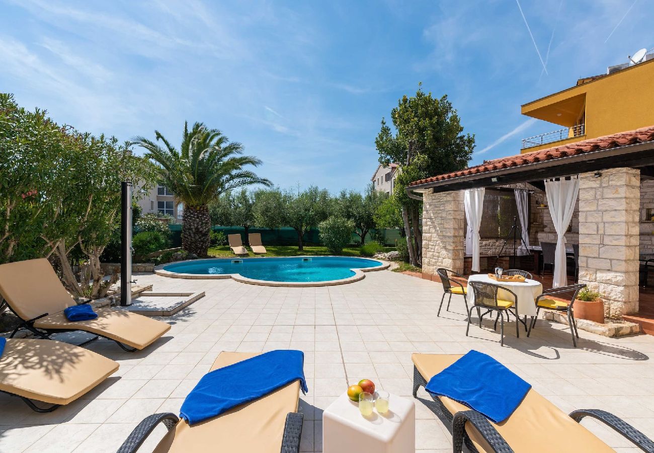 Villa in Premantura - Villa Beauty mit privatem Pool