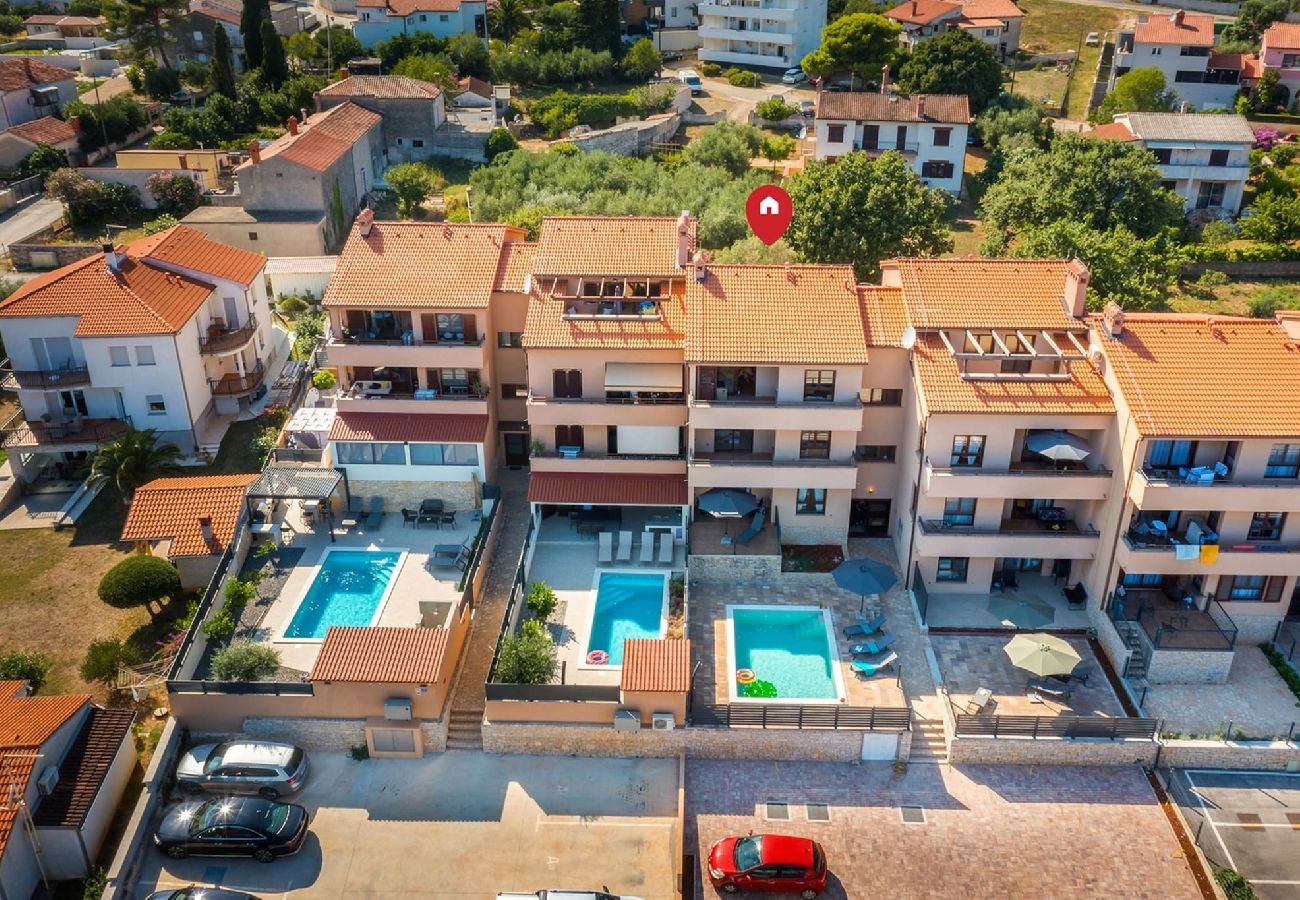 Ferienwohnung in Ližnjan - Apartment Bluemare 2 - Gemeinschaftspool, Terrasse